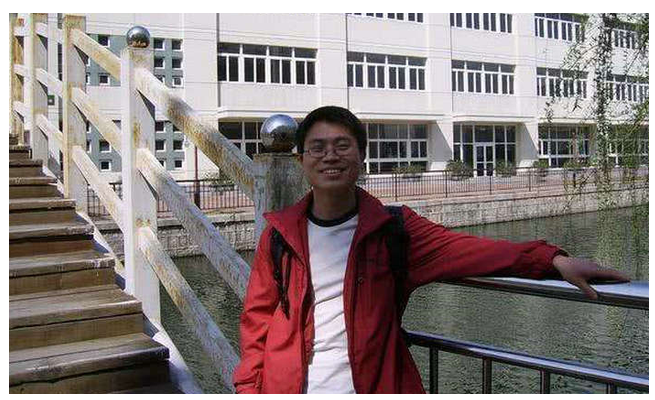 孙俪|当初嫌弃孙俪捐助太少，并“反咬一口”的贫困学生，他的现状如何