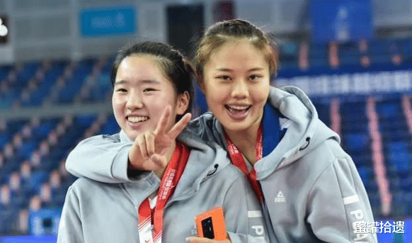 籃網(wǎng)隊(duì)|江蘇女排順利落地南京！刁琳宇倪非凡顏值出眾，全程未見龔翔宇