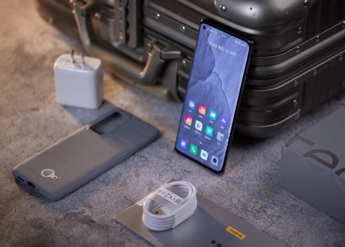 realme|双曲面屏+120Hz高刷,65W闪充旗舰价格松动,跌至2499元