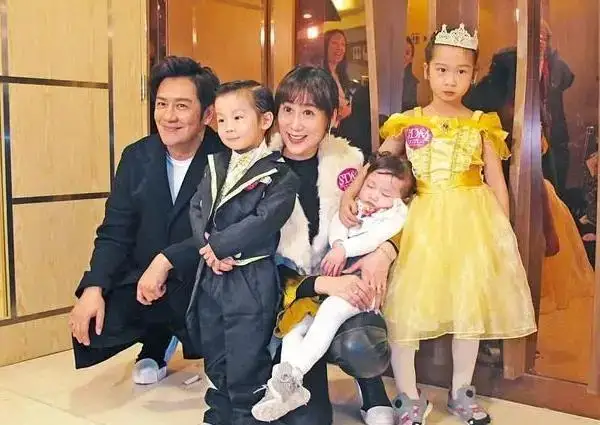 蒋丽莎|嫁大16岁老公，5年连剖4胎还不坐月子，今36岁脸色蜡黄身材枯瘦