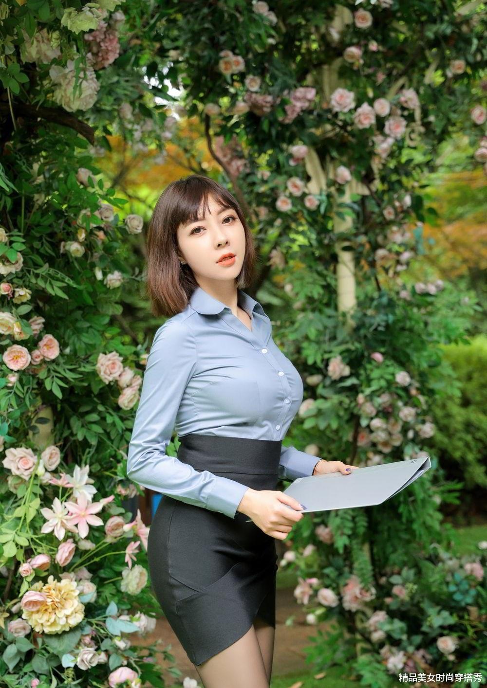 |蓝色的衬衫,让你更加有成熟女性的风范,精致的衬衫领干练时尚