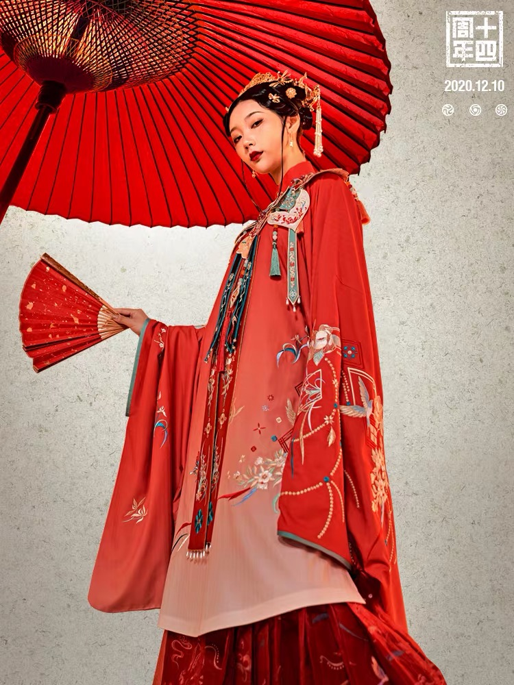 汉服资讯古装文化|换季忽冷忽热，汉服搭配难选择？不如先备好这件高颜值“小披肩”