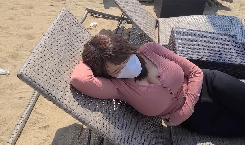 针织衫 晴空万里的天气,适宜穿一件针织衫长袖衫搭配西裤的装扮赏美景!