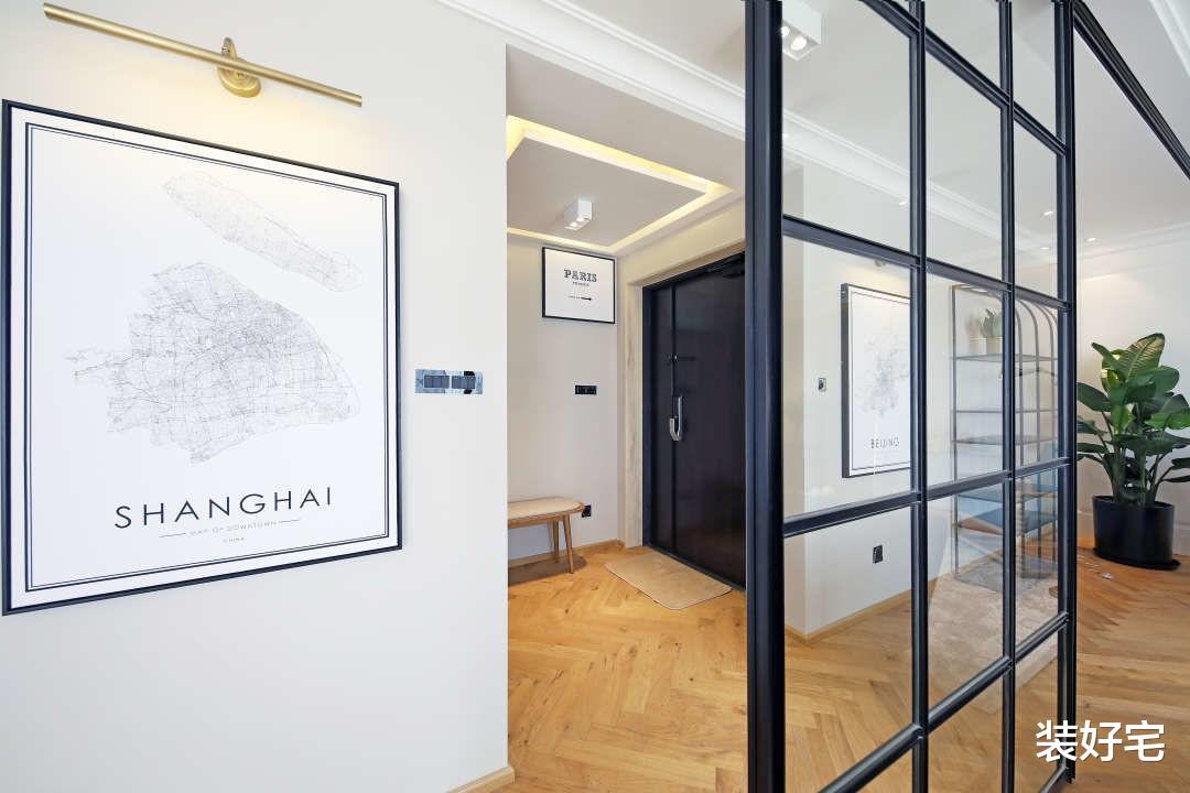 |白色空间搭配黑色线条，配上轻奢的黄铜元素，这个三居室并不简单