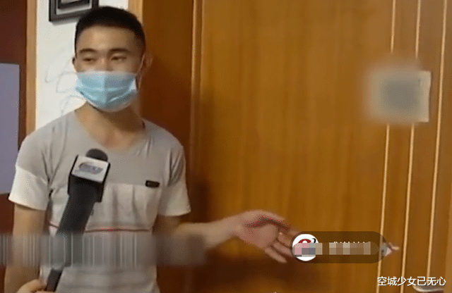 卑微丈夫进妻子卧室也要扫码付钱,200元1次,连女儿也不是亲生的