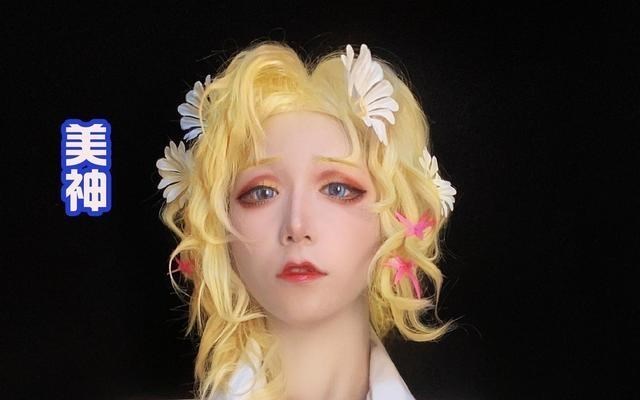 爱红烧肉|终末的女武神，真人版“美神”现身，金发碧眼很还原，有欧美范