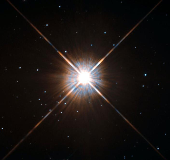 恒星 离太阳系最近的恒星上看到巨大耀斑: 这意味着有外星邻居的可能性