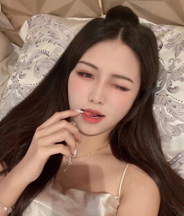 周星驰|60岁周星驰约17岁妹妹怕留下证据做法太绝了，某凡学他就不会出事