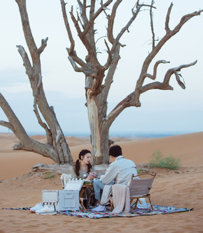 水果|张雨绮和男友沙漠约会真浪漫，穿连体裤扎俩马尾，不像34岁俩娃妈