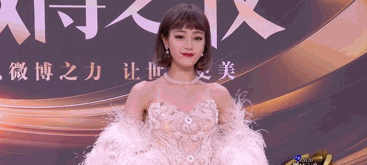 迪丽热巴|微博之夜：迪丽热巴艳压众星，王一博别具一格，肖战又呆又可爱