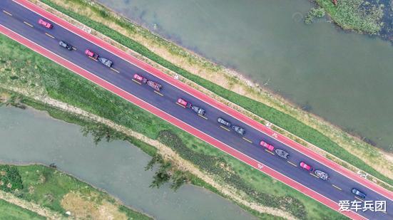 |开着皮卡去钓鱼，寻常的事为什么会引起热议？