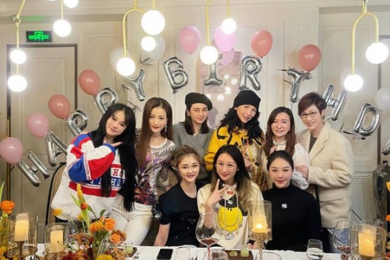 陈法蓉|55岁港姐陈法蓉首次谈不婚原因，不找演员做男朋友，称单身也很好