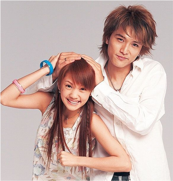 小姐姐|婚后生活不如意？邱泽官宣婚讯后首露面，与王少伟同框双眼通红