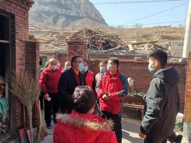 石家庄日报客户端 火灾无情人有情 志愿者救助献爱心