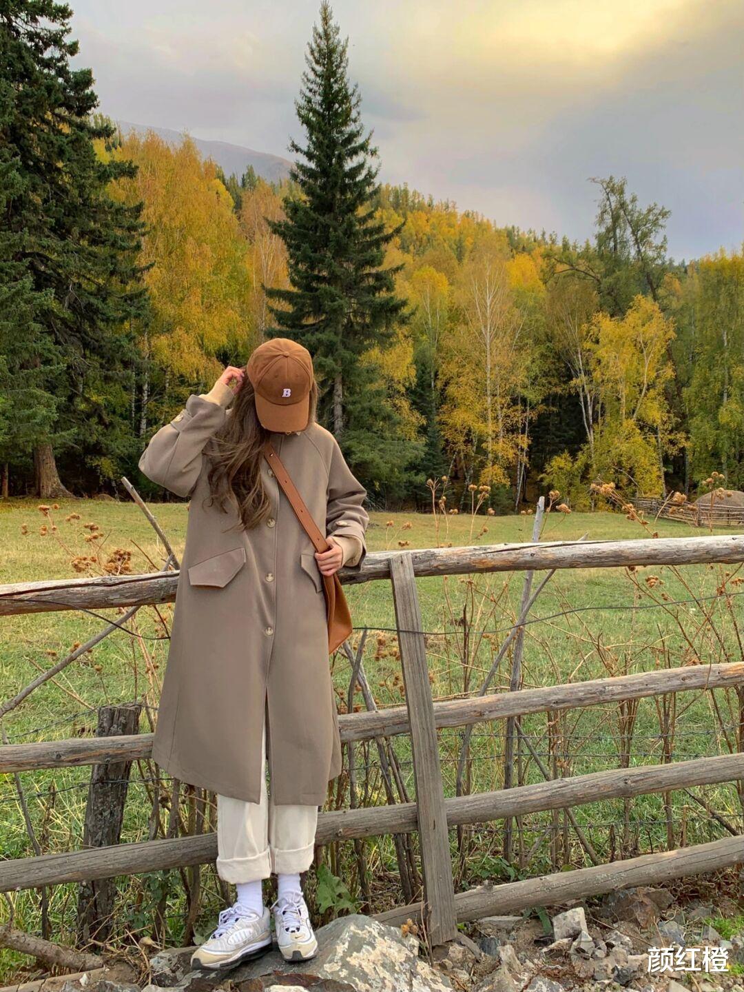 颜红橙 降温后多穿羽绒服和大衣，日常实用又保暖，普通人也能轻松驾驭