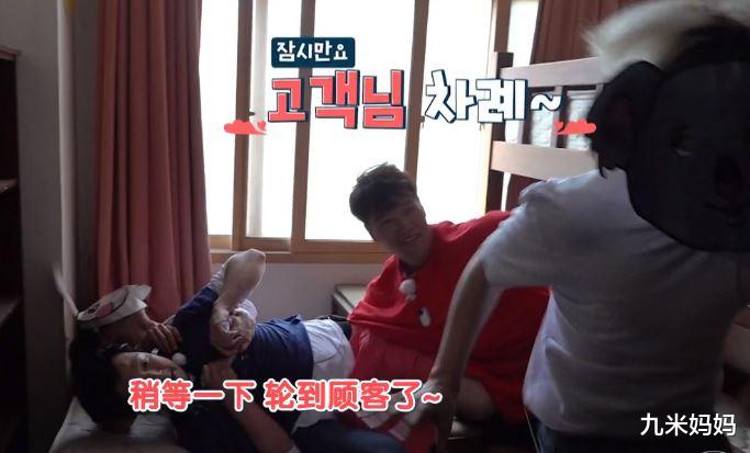 金钟国|《runningman》番外篇开播，首期上演3对10撕名牌大战，满满回忆