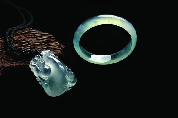 翡翠|翡翠中白色不是无色，白色也是一种颜色