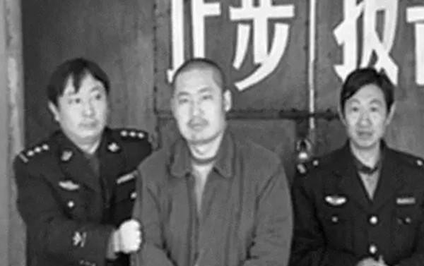 交易 邓永良团伙，专门绑架中小学生，共计杀害22人