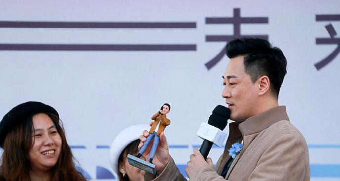 林峰|40岁港星来内地演出，雇数十位保镖开路，现场无人尴尬了