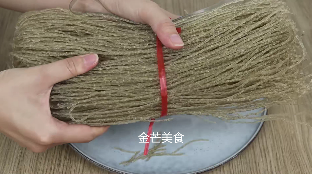 不会辨别红薯粉条？教你4个小方法，真假粉条一目了然，涨知识了