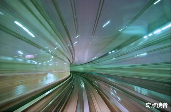 黑猩猩 黑猩猩将开口说话？美“穿越者”自称来自2714年，他的预言靠谱吗？