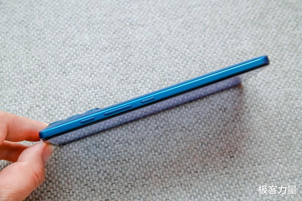 摩托羅拉|繼承摩托精良品質，1699元新機主打全能均衡，Moto G71首發評測