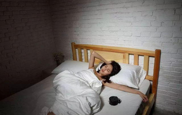 医生|白开水放凉后，变成“害人水”？医生道出真相，建议理性对待