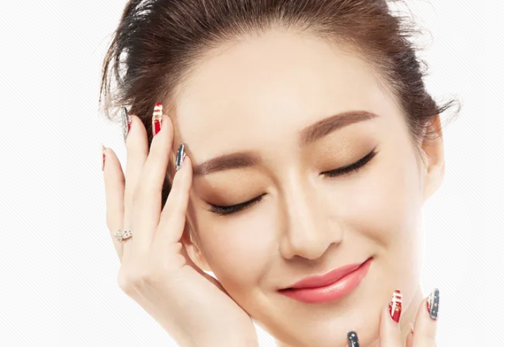 史迎军眼整形|史迎军眼整形 | 自测一下你是否有上睑下垂？