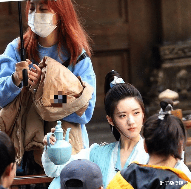 赵露思|圆脸蛋变V字脸！赵露思为拍新剧减重20斤，完美A4腰