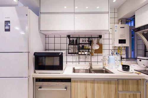 进门一个开放式厨房，亲戚说好好的房子毁了，有那么严重吗？