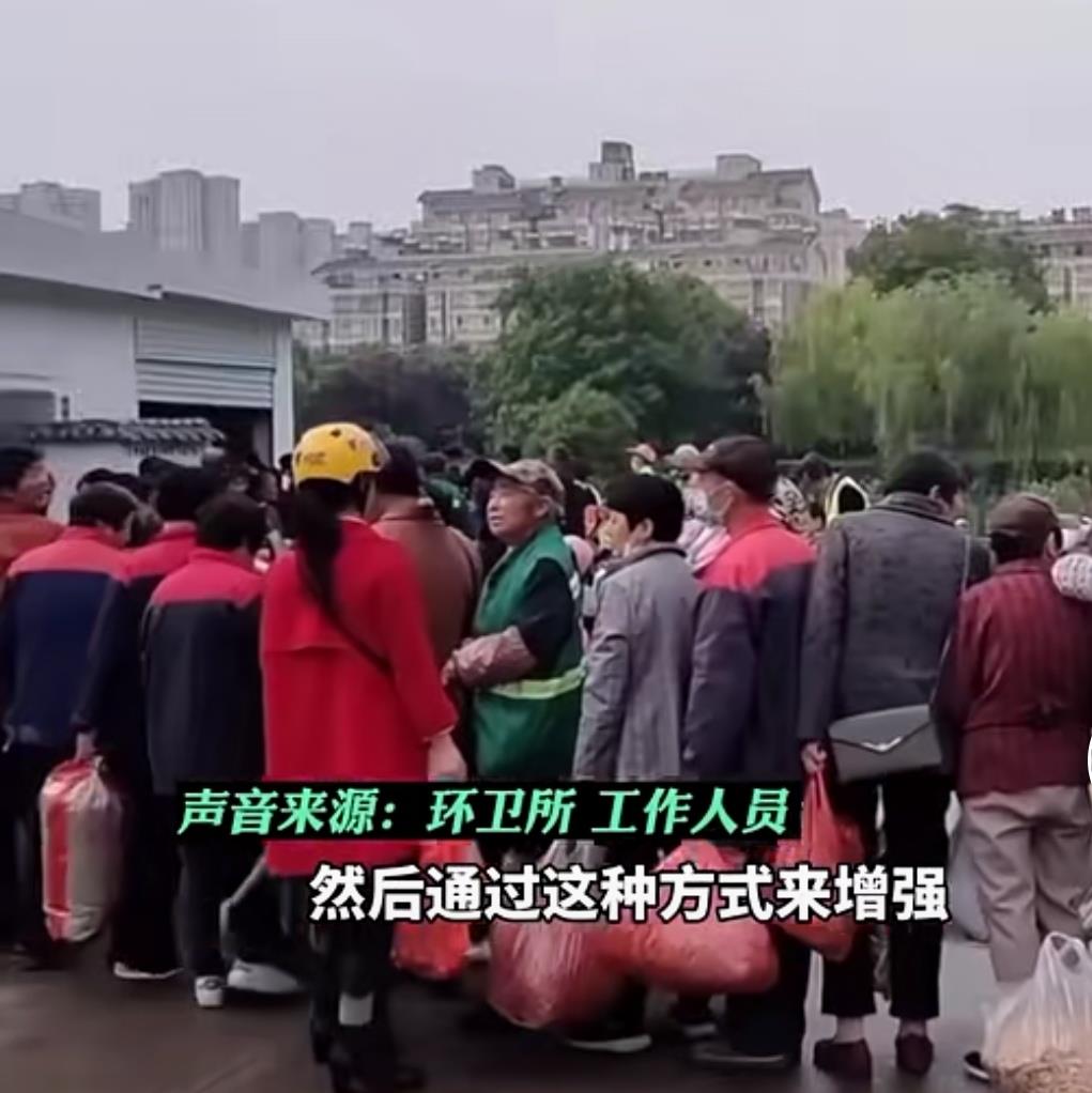 娇软甜伤 安徽：烟头回收几十元1斤？大爷大妈排队去卖，网友：错过好几个亿