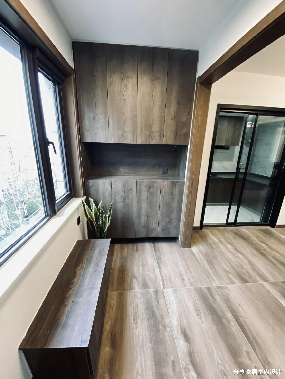 她第一次装修130平新房，坚持全屋木地板，电视墙设计非常实用！