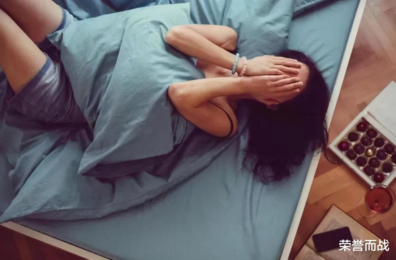 “肉偿”抵房租,当前社会充满诱惑和陷阱,女性应该如何坚守底线