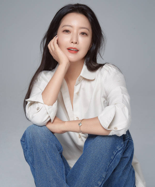 哚乐Like时尚|不愧是韩国第一美女，44岁金喜善生图也美得让人心动，好会保养