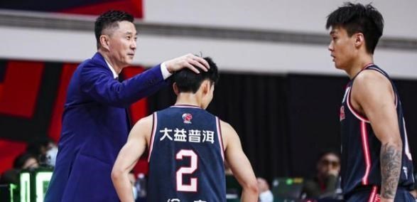 火箭队|杜锋心中的非卖品，易建联、赵睿都可以卖，唯独此人不行