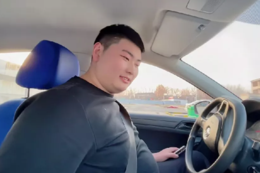 朱单伟|朱单伟科目二考了100分，在镜头前，露出了从未有过的自信！