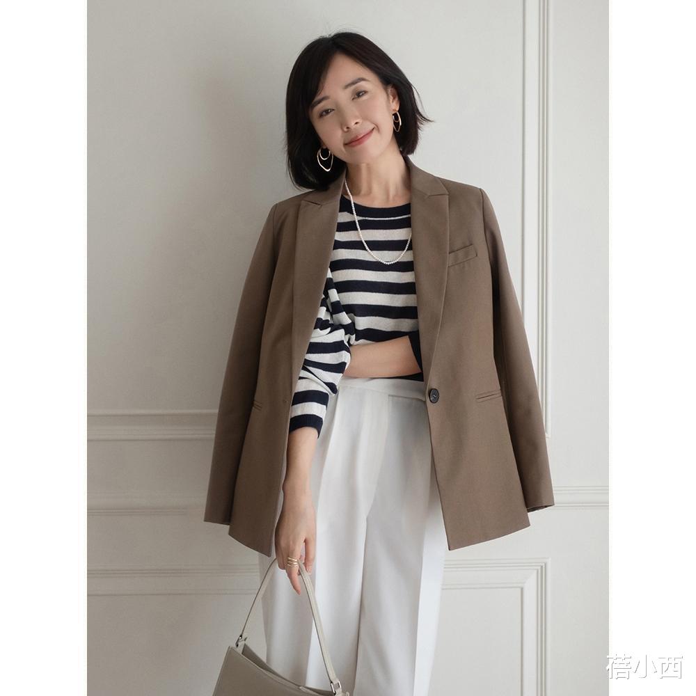 穿衣搭配|时髦精今秋穿的外套不再是开衫，而是西装，简约高级又有气质