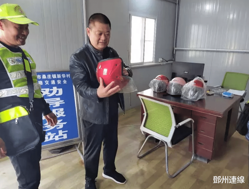 鄧州連線 邓州市开展“一盔一带”宣传活动