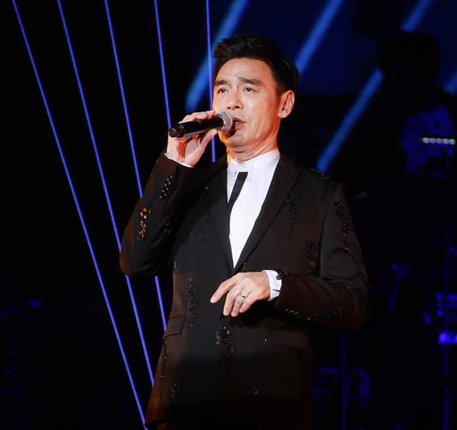 钟镇涛|68岁钟镇涛为50岁娇妻庆生！关之琳仍似女神，三人同框画面养眼