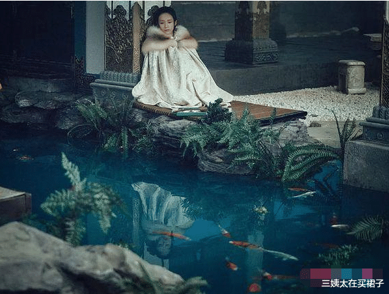 三姨太在买裙子|想要成功的女人，都需要从王儇身上，学习这4个特质