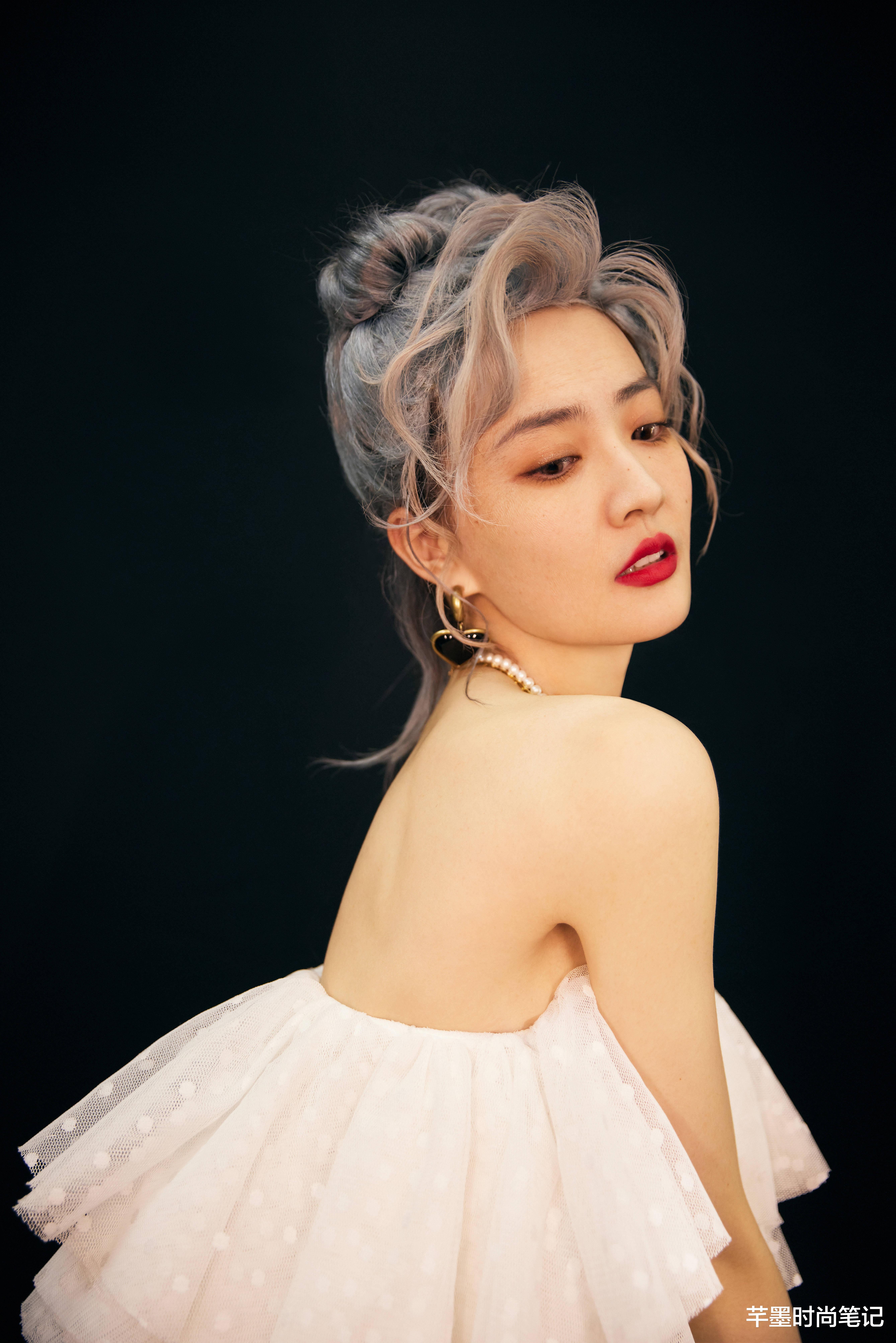 发型|徐璐和孙怡撞妆，带火了“奶奶灰”的发型，你们喜欢哪款呢？