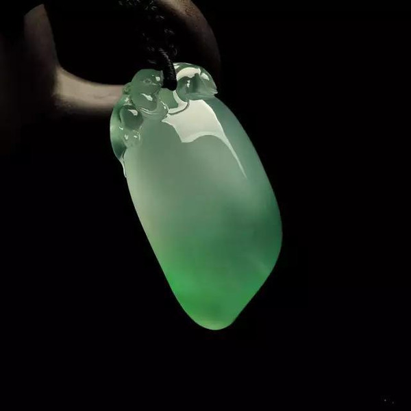 哈轩翡翠|用酒精擦过的电脑屏幕会报废！那翡翠呢？