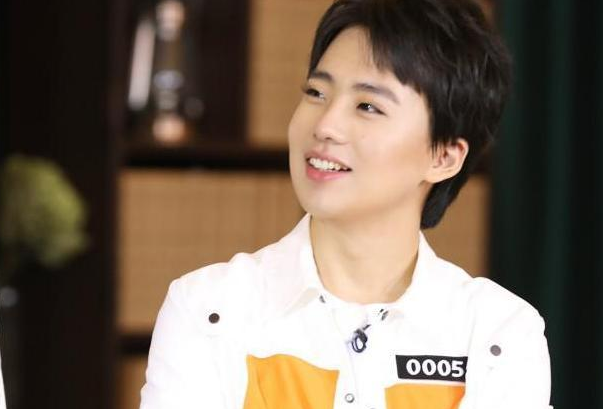 郭麒麟|有一种整容叫郭麒麟，当他尝试双眼皮贴，才知啥叫一双眼救整张脸