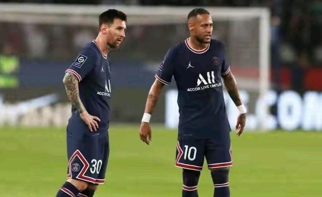 炄锌说 梅西紧张吗？加盟大巴黎后被姆巴佩遮盖锋芒，金球奖归属悬念再起