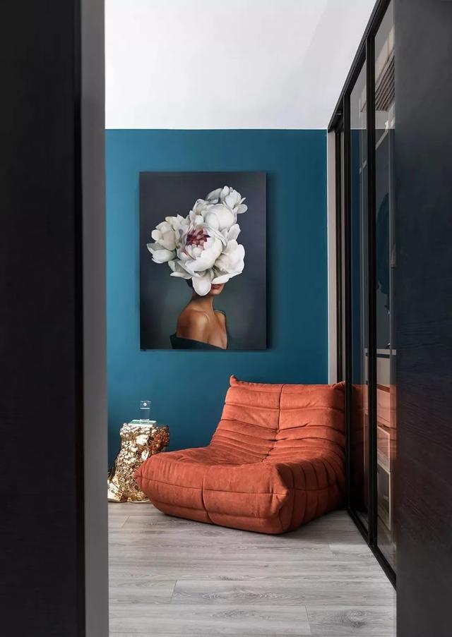 |400㎡现代，简约高级灰，加入红色的点缀，营造时尚高级的美