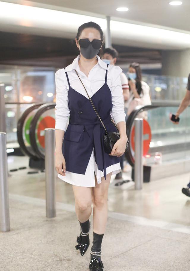 懒美人时尚|伊能静穿搭真是优雅派典范，一旁秦昊都只敢看手机，美得让人着迷