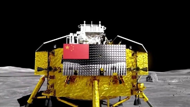 中国卫星传回高清影像，月球背面秘密被揭开，美国开始不安