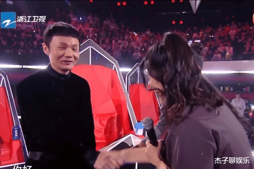 柳云龙|柳云龙19岁女儿参加好声音，6位导师为其转身！原创歌曲大有深意