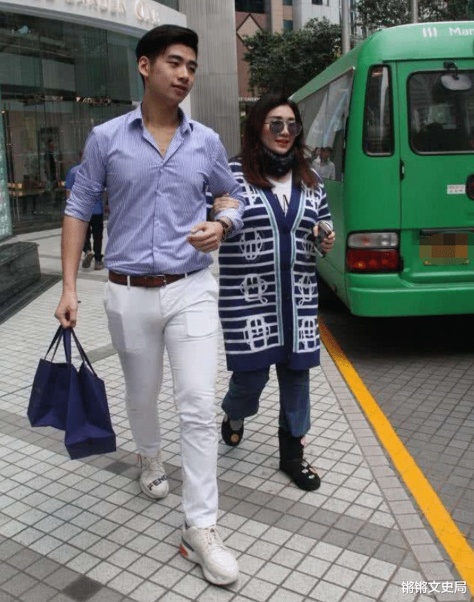 2019年,东北小伙子辛奇隆娶赌王爱女何超盈,500万聘礼换14亿嫁妆