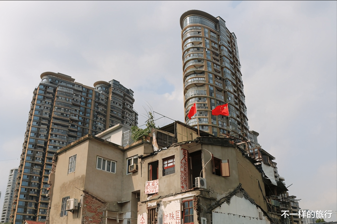 上海市|上海有个贪婪钉子户，为索要1亿补偿款，33平米房屋上竟加盖4层楼